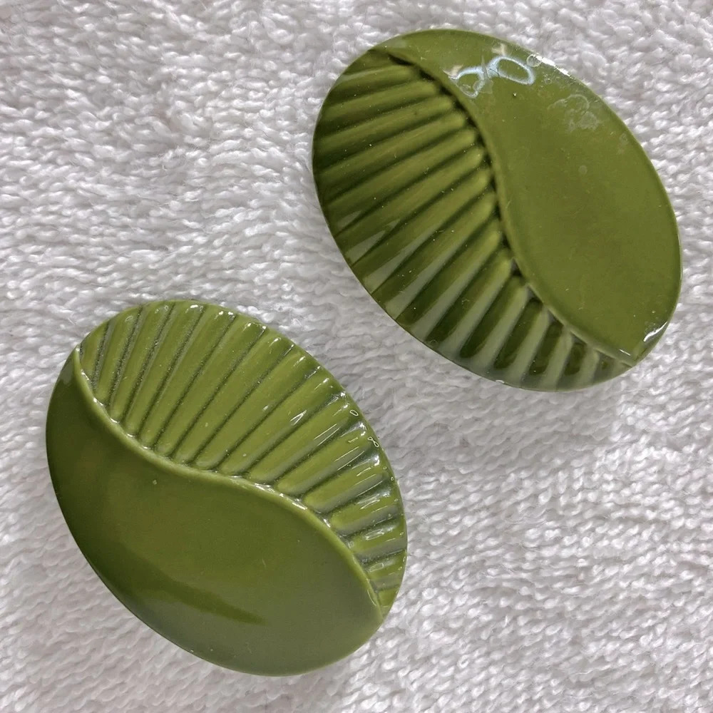 Vintage Avocado Green Painted Textured Metal Oval Clip On  Earrings